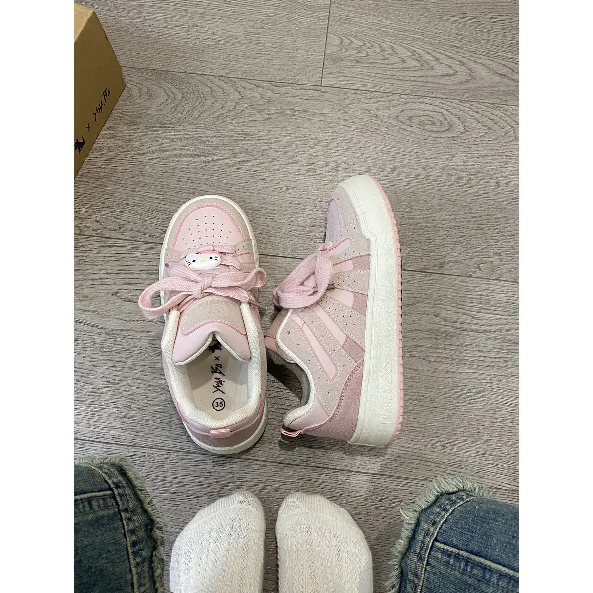 Kawaii Sanrio Hellokitty Anime Kawaii A Niche Cute Sweet and Comfortable Board Shoe Versatile and Warm Thick Sole Board Shoes
Kawaii Sanrio Hellokitty Anime Kawaii A Niche Cute Sweet and Comfortable Board Shoe Versatile and Warm Thick Sole Board Shoes