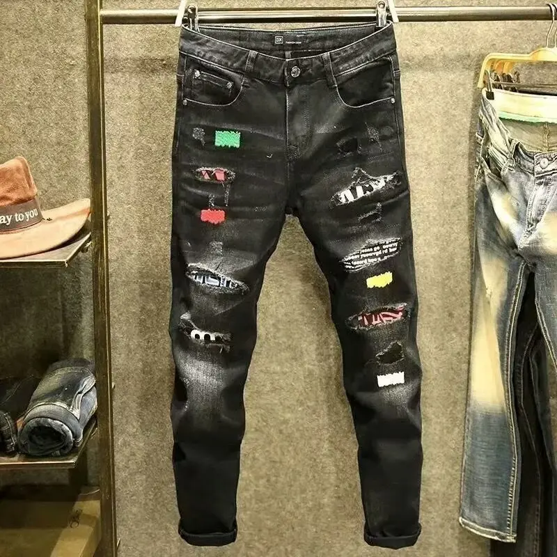 High Street Fashion Men Jeans Retro Stretch Skinny Fit Ripped Jeans Men Leather Patched Designer Hip Hop Brand Pants 2024 Spring
High Street Fashion Men Jeans Retro Stretch Skinny Fit Ripped Jeans Men Leather Patched Designer Hip Hop Brand Pants 2024 Spring