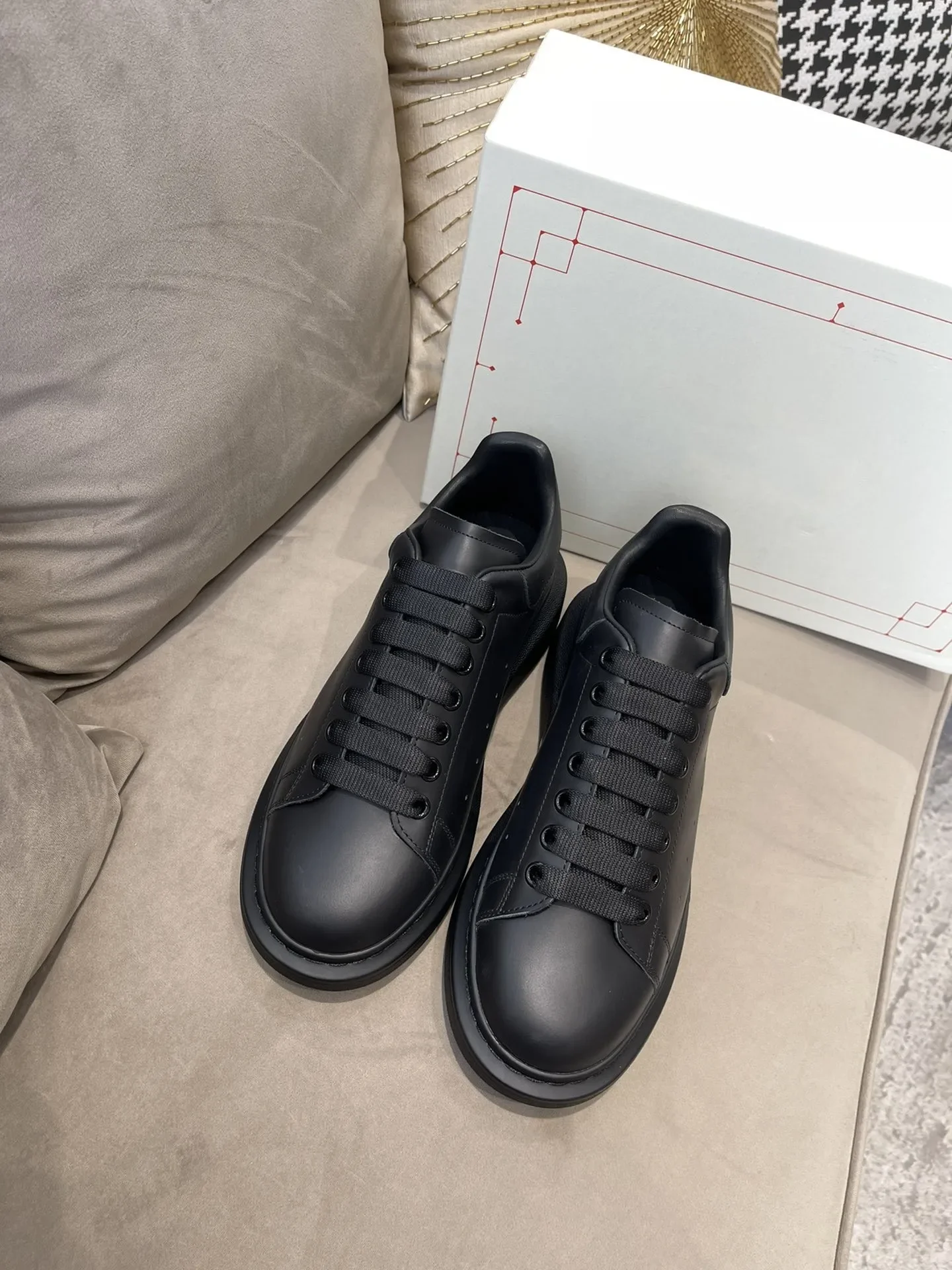2024 Casual Shoes For Men Fashion Platform Sneakers Solid Black Genuine Leather Designer Style Sports Couple Leisure Walk Shoes
2024 Casual Shoes For Men Fashion Platform Sneakers Solid Black Genuine Leather Designer Style Sports Couple Leisure Walk Shoes