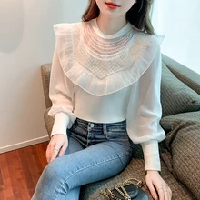 Design Niche Women Blouse Beading Patchwork Stitching Lantern Sleeves Female 2022 Fungus Edge Slim Knitted Sweater Top Mujer 
Design Niche Women Blouse Beading Patchwork Stitching Lantern Sleeves Female 2022 Fungus Edge Slim Knitted Sweater Top Mujer