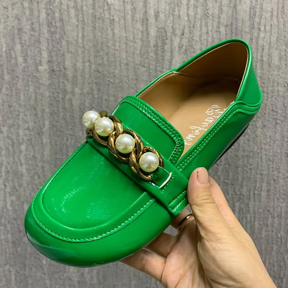 Summer Women Shoes Pearl Chain Fashion Luxury Brand Flats Loafers Plus Size Female Casual Patent Leather Shoes Slip On Mullers
Summer Women Shoes Pearl Chain Fashion Luxury Brand Flats Loafers Plus Size Female Casual Patent Leather Shoes Slip On Mullers