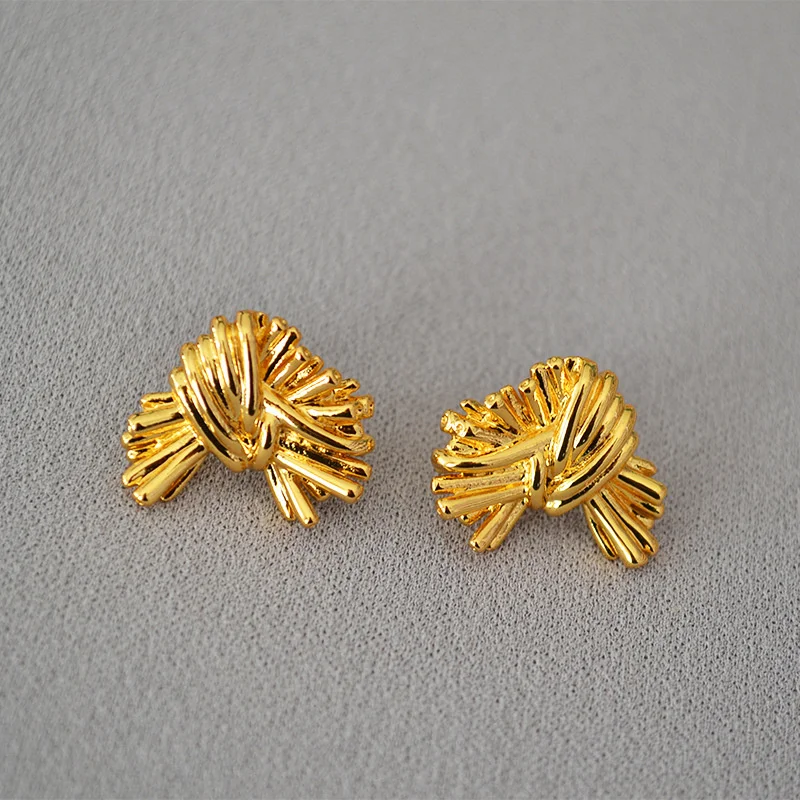 

Japanese and Korean niche design, thatched woven brass gilded exaggerated indifferent 925 silver needle earrings