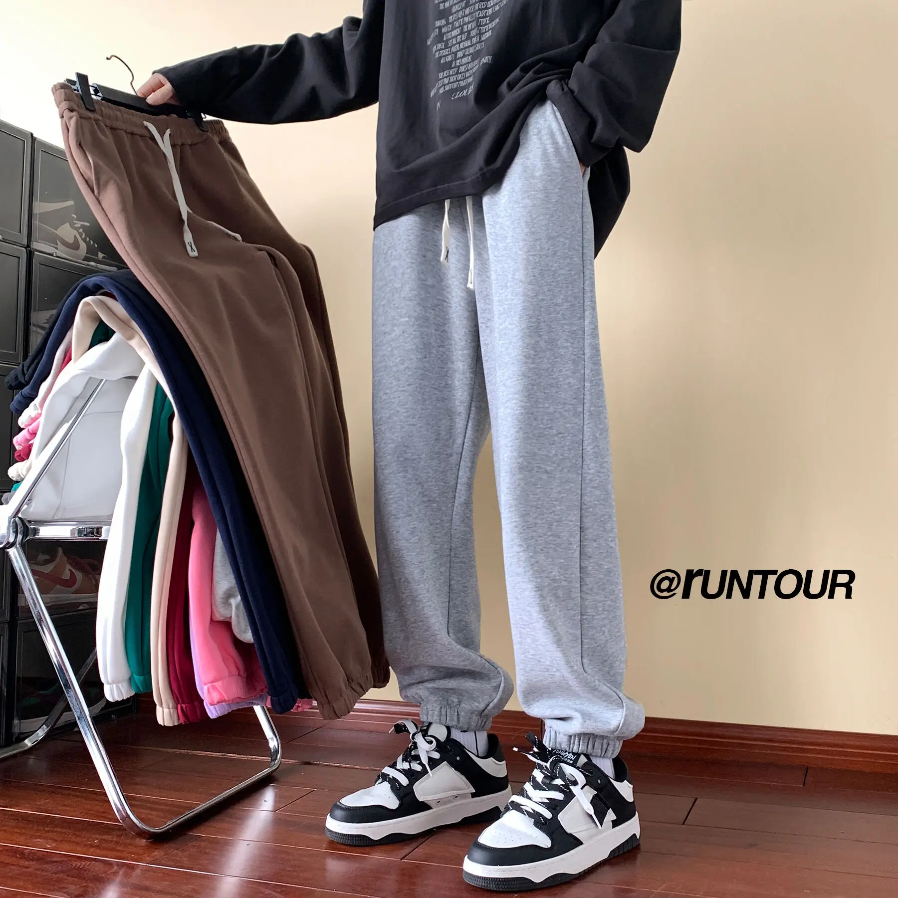 Men's Autumn Sweatpants Korean Fashion Drawstring Baggy Straight Leg Solid Color Large Size Harajuku Outdoor Jogger Pants Street
Men's Autumn Sweatpants Korean Fashion Drawstring Baggy Straight Leg Solid Color Large Size Harajuku Outdoor Jogger Pants Street