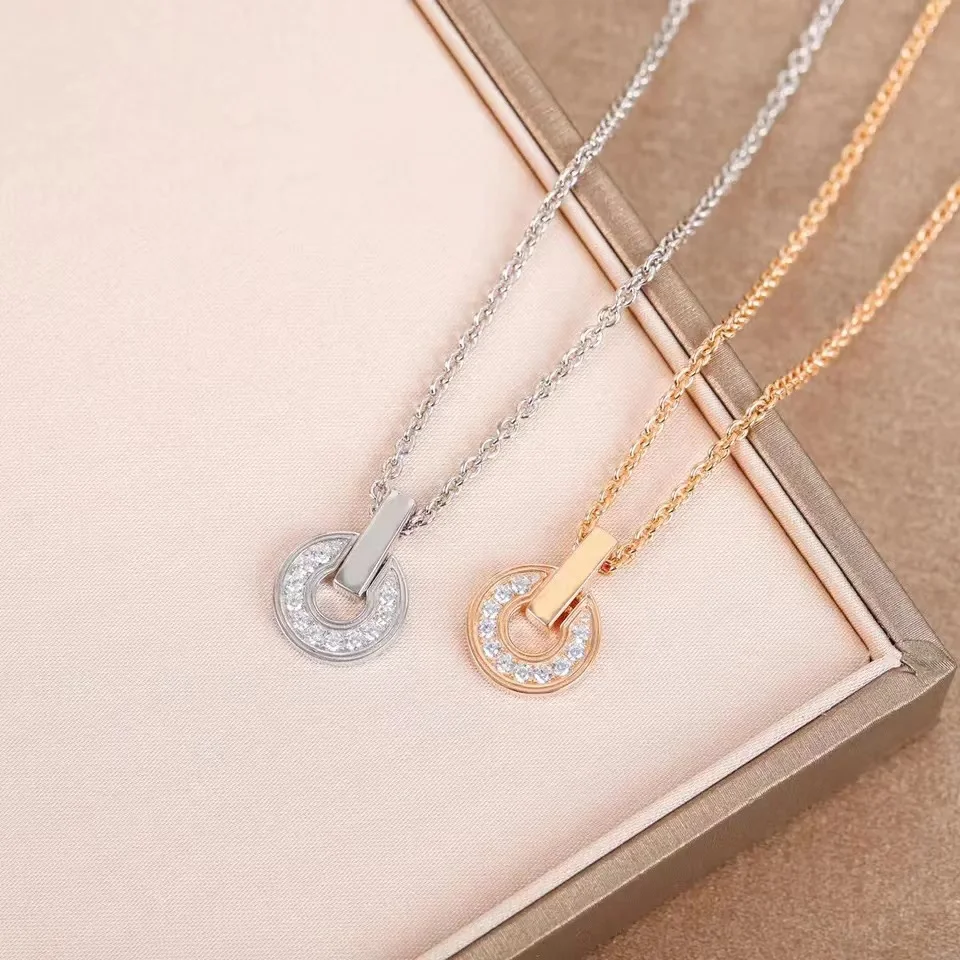 Женский Круглый Кулон из серебра 925 пробы с цирконием
Женский Круглый Кулон из серебра 925 пробы с цирконием