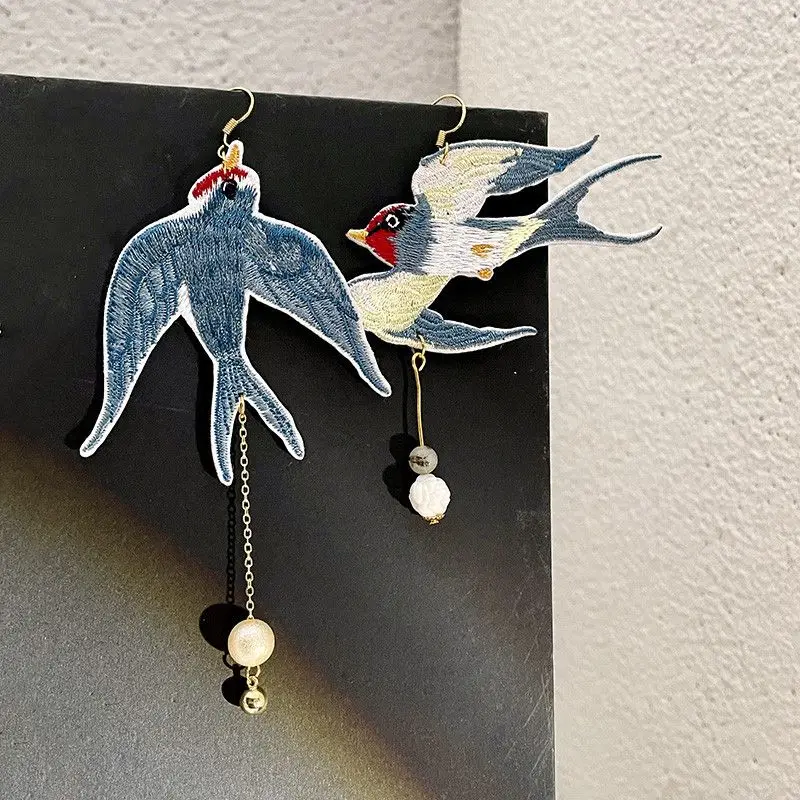 

Unique Asymmetrical Embroidery Swallow Earring Creative Cute Birds Earrings With Pearl Women Statement Jewelry 2024 New Earring