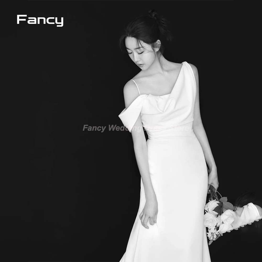 Необычное простое свадебное платье трапециевидной формы, корейское женское вечернее платье для сада, мягкое атласное свадебное платье с коротким рукавом, индивидуальный пошив
Необычное простое свадебное платье трапециевидной формы, корейское женское вечернее платье для сада, мягкое атласное свадебное платье с коротким рукавом, индивидуальный пошив