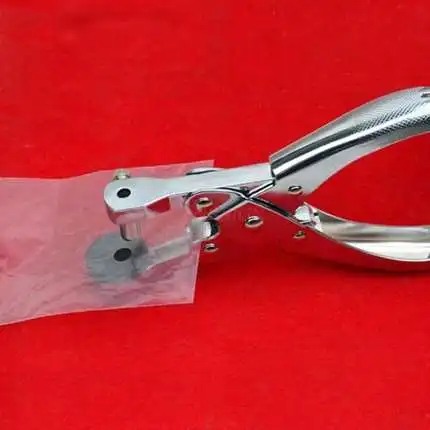 Punching pliers food plastic bag film ventilation hole punching tool single hole manual puncher puncher
Punching pliers food plastic bag film ventilation hole punching tool single hole manual puncher puncher
