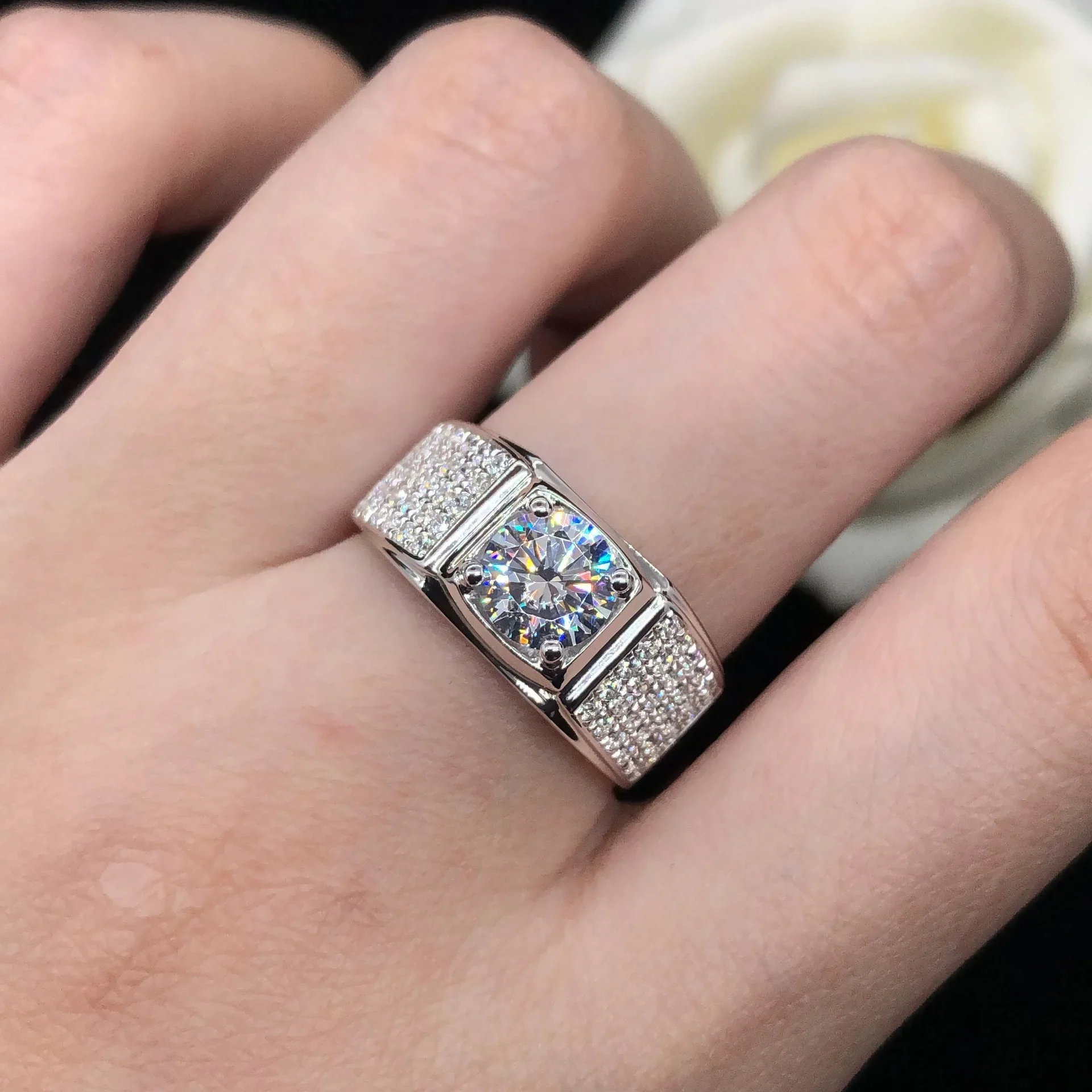 Solid 14K White Gold AU585 Platinum PT950 Moissanite Diamond Ring Atmosphere Men's Ring Men's Ring Wide
Solid 14K White Gold AU585 Platinum PT950 Moissanite Diamond Ring Atmosphere Men's Ring Men's Ring Wide