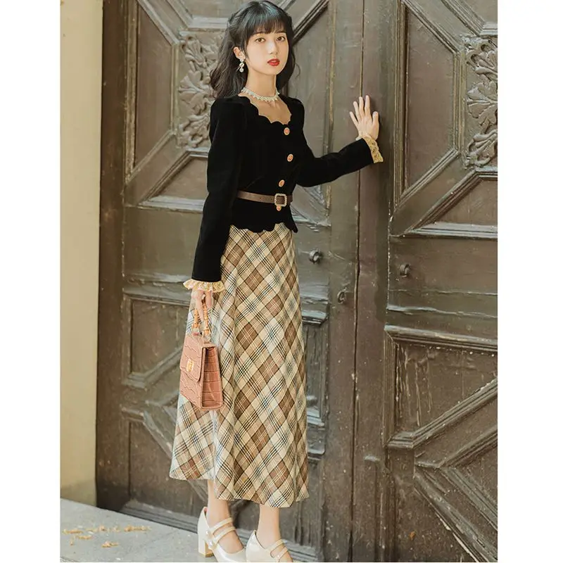 2022 New Palace Style Retro Patchwork Cardigan Velvet Coat Checkered Skirt Suit Free Shipping
2022 New Palace Style Retro Patchwork Cardigan Velvet Coat Checkered Skirt Suit Free Shipping