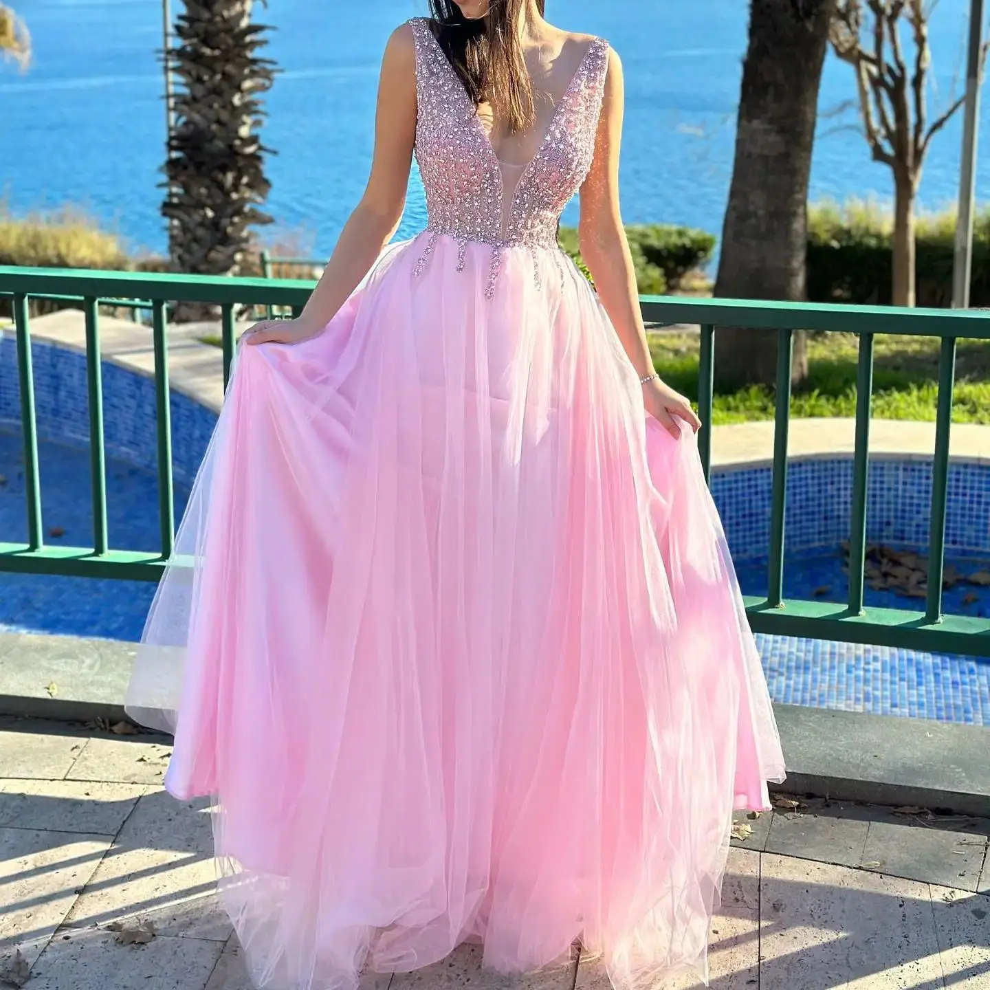 Jiayigong Exquisite High Quality V-neck A-line Celebrity Dresses Embroidery Net/Tulle Customized dress
Jiayigong Exquisite High Quality V-neck A-line Celebrity Dresses Embroidery Net/Tulle Customized dress