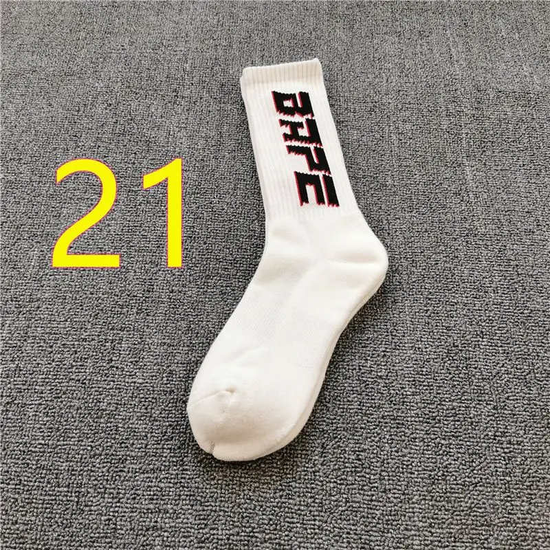 Calcetines de tubo medio bordados, de algodón grueso, para monopatín, baloncesto, deportes, venta al por mayor Calcetines de tubo medio bordados, de algodón grueso, para monopatín, baloncesto, deportes, venta al por mayor