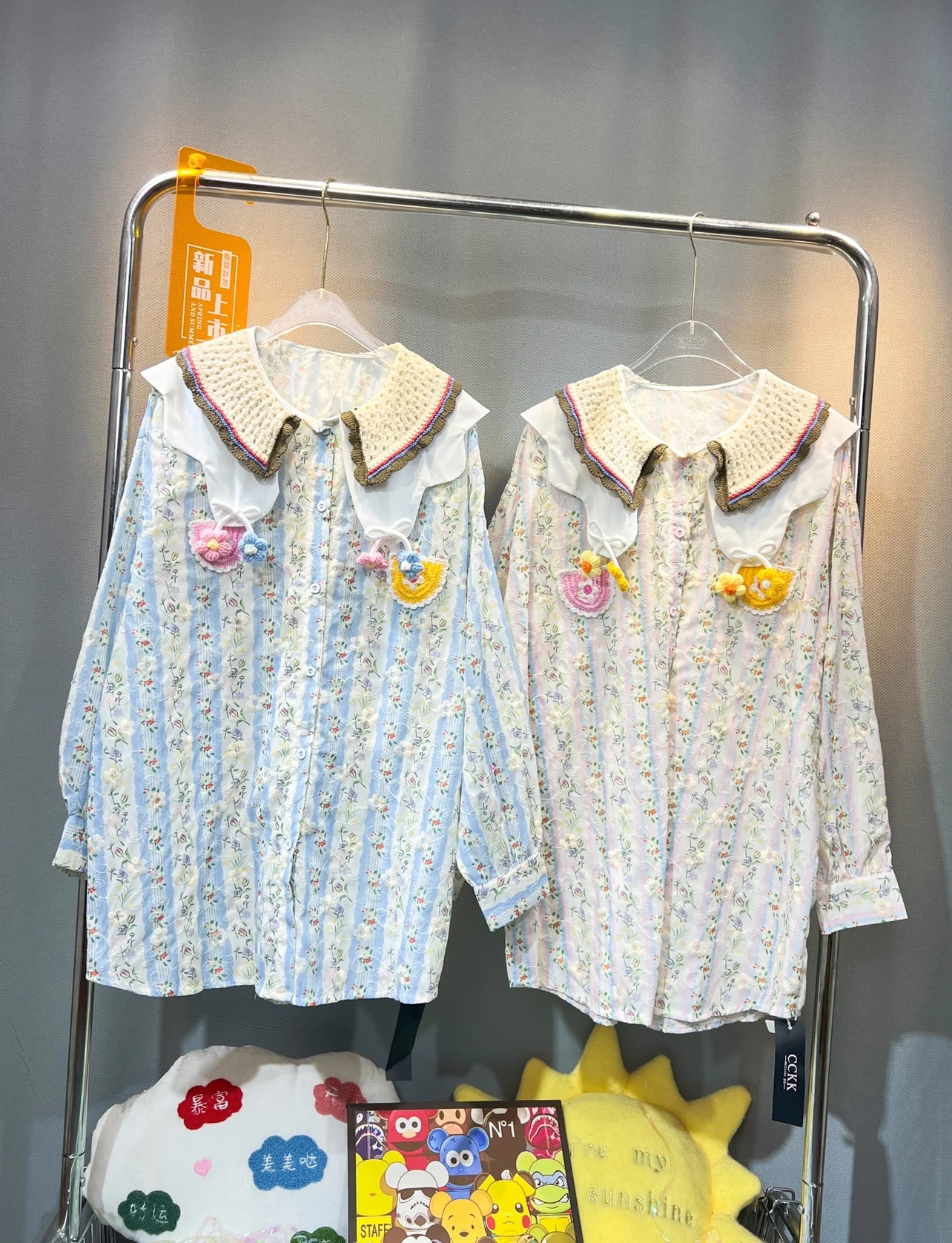 Age Reduction Knitted Peter Pan Collar Floral Embroidery Women's Blouses Mid-long Oversize Top Single-breasted Cardigans Top
Age Reduction Knitted Peter Pan Collar Floral Embroidery Women's Blouses Mid-long Oversize Top Single-breasted Cardigans Top