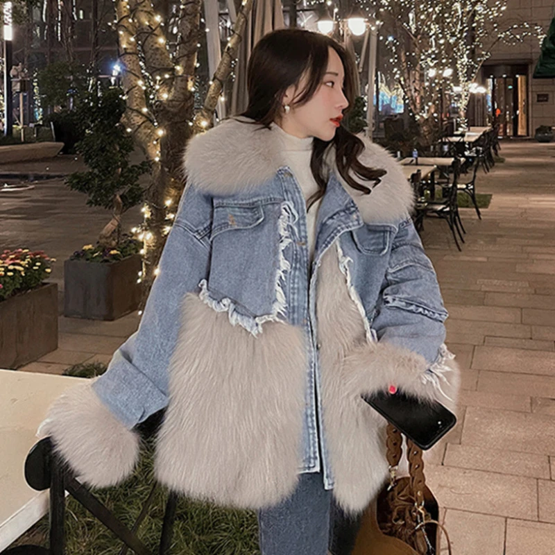 2023 Winter New Patchwork Denim Faux Fur Coat Women Fashion Fur Integrated Parkas Mid Length Version Fashion Loose Warm Outwear
2023 Winter New Patchwork Denim Faux Fur Coat Women Fashion Fur Integrated Parkas Mid Length Version Fashion Loose Warm Outwear
