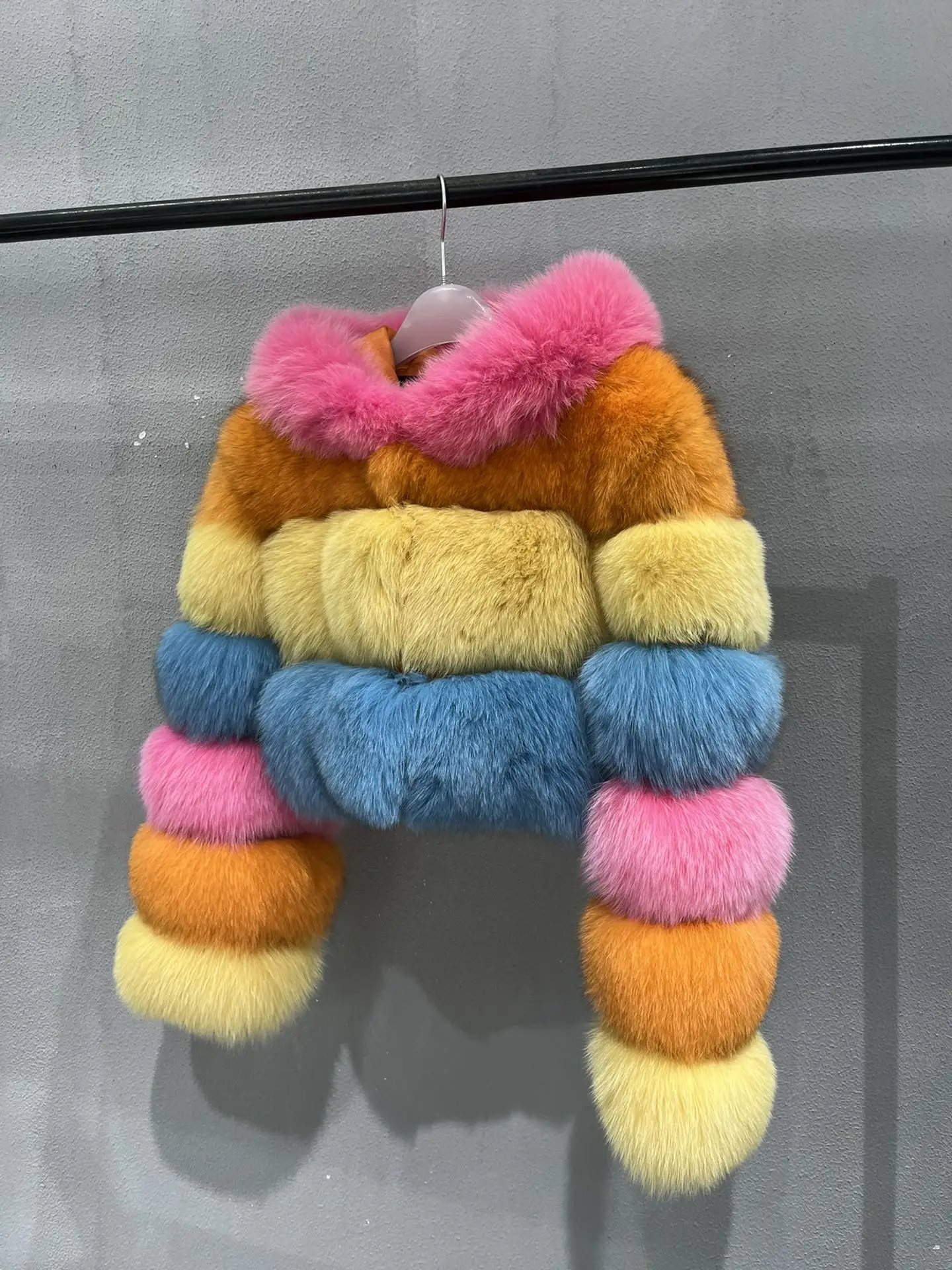 Colorful striped fur coat warm comfortable casual fashion 2024 winter new hot 1216
Colorful striped fur coat warm comfortable casual fashion 2024 winter new hot 1216
