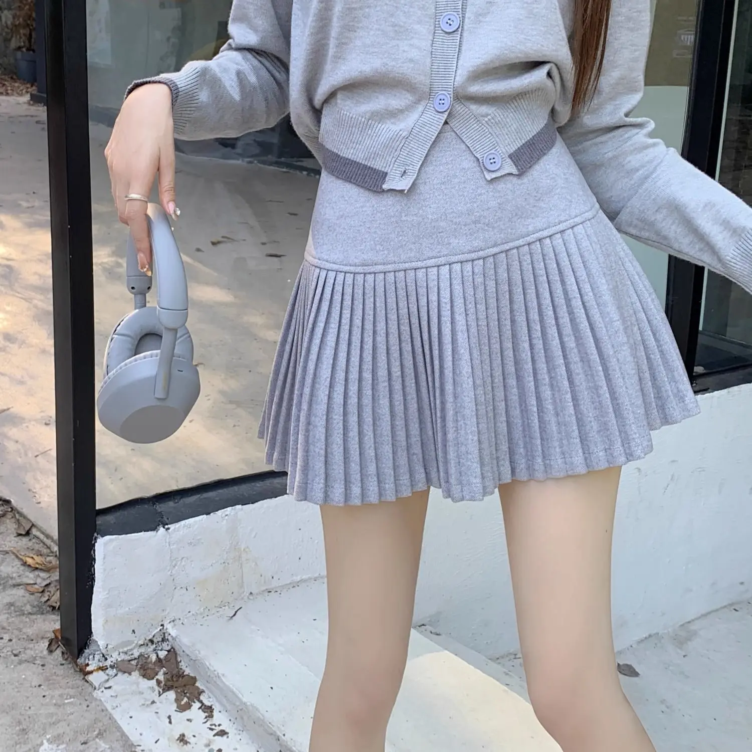 Зимняя Милая Мини-юбка в Корейском стиле, Женская облегающая Повседневная элегантная юбка А-силуэта, Женская винтажная плиссированная юбка с высокой талией, новинка 2023
Зимняя Милая Мини-юбка в Корейском стиле, Женская облегающая Повседневная элегантная юбка А-силуэта, Женская винтажная плиссированная юбка с высокой талией, новинка 2023