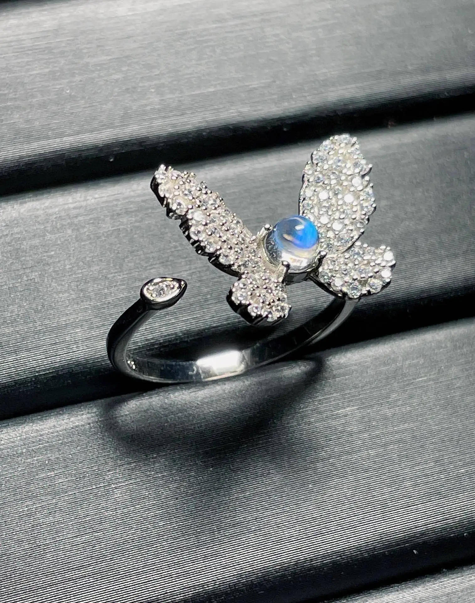 2023 New S925 Silver Natural Indian Moonlight Stone Vintage Charm Bow Knot Loop Design Ring Without Optimized Main Stone
2023 New S925 Silver Natural Indian Moonlight Stone Vintage Charm Bow Knot Loop Design Ring Without Optimized Main Stone