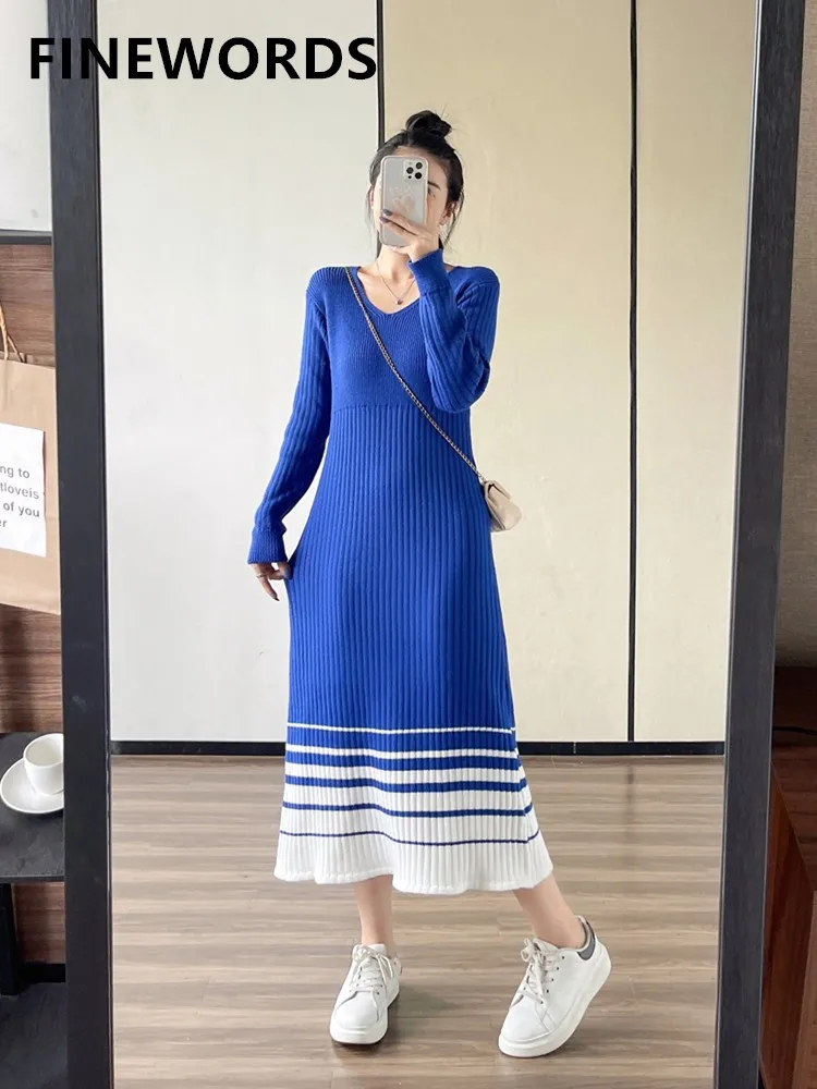 Зимнее синее трикотажное платье FINEWORDS, элегантное тонкое длинное платье в полоску, винтажное элегантное облегающее корейское Повседневное платье-свитер с V-образным вырезом 
Зимнее синее трикотажное платье FINEWORDS, элегантное тонкое длинное платье в полоску, винтажное элегантное облегающее корейское Повседневное платье-свитер с V-образным вырезом