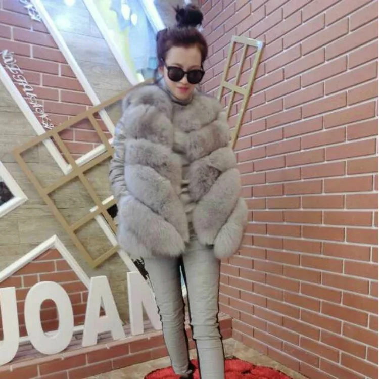 Wholesale Autumn and Winter Imitation Fox Fur Coat New Women's Cape Coat Explosion Style
Wholesale Autumn and Winter Imitation Fox Fur Coat New Women's Cape Coat Explosion Style