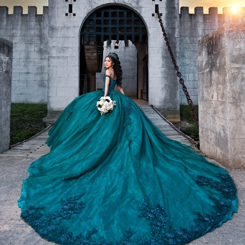 Черно-зеленые блестящие платья для Quinceanera, милое платье с открытыми плечами, аппликация, кружевные бусины, блестящее женское платье, бальное платье, платья
Черно-зеленые блестящие платья для Quinceanera, милое платье с открытыми плечами, аппликация, кружевные бусины, блестящее женское платье, бальное платье, платья