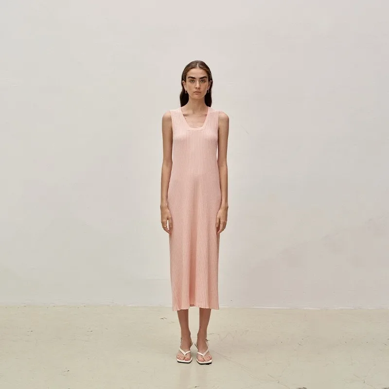 Женское трикотажное платье с U-образным вырезом, без рукавов
Женское трикотажное платье с U-образным вырезом, без рукавов