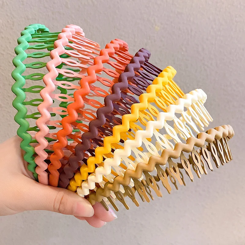 Children's hairband, girl's face wash band, anti-slip hairpin band, girl's hair tool, princess hair accessory.
Children's hairband, girl's face wash band, anti-slip hairpin band, girl's hair tool, princess hair accessory.