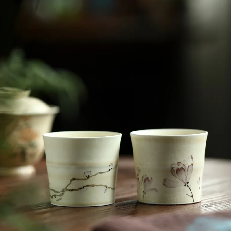 Original Jingdezhen Ceramic Hand-Painted Flower Tea Cup Vintage Poetry Freehand Kombucha Tea Master Cup Single Cup
Original Jingdezhen Ceramic Hand-Painted Flower Tea Cup Vintage Poetry Freehand Kombucha Tea Master Cup Single Cup
