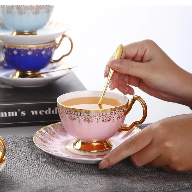 200ml Ceramic Tea Set European Luxury Phnom Penh Coffee Cup and Saucer Set with Spoon Romantic Home Afternoon Tea Drinking Cup
200ml Ceramic Tea Set European Luxury Phnom Penh Coffee Cup and Saucer Set with Spoon Romantic Home Afternoon Tea Drinking Cup