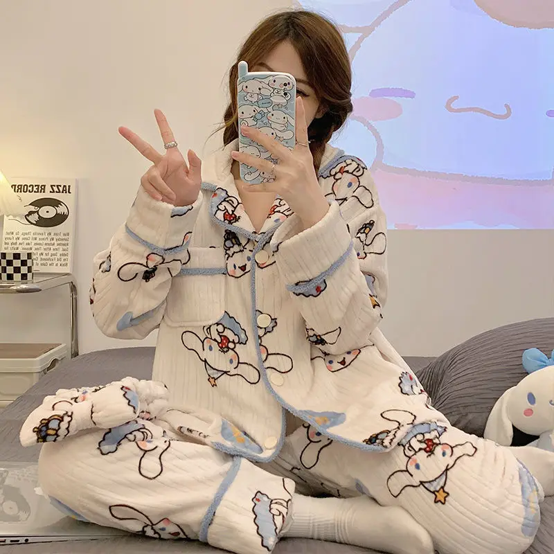 Sanrios Cinnamoroll Women's Winter Pajamas Kawaii Cartoon Animation Women's Casual Long Sleeve Cardigan Lapel Padded HomewearSet
Sanrios Cinnamoroll Women's Winter Pajamas Kawaii Cartoon Animation Women's Casual Long Sleeve Cardigan Lapel Padded HomewearSet