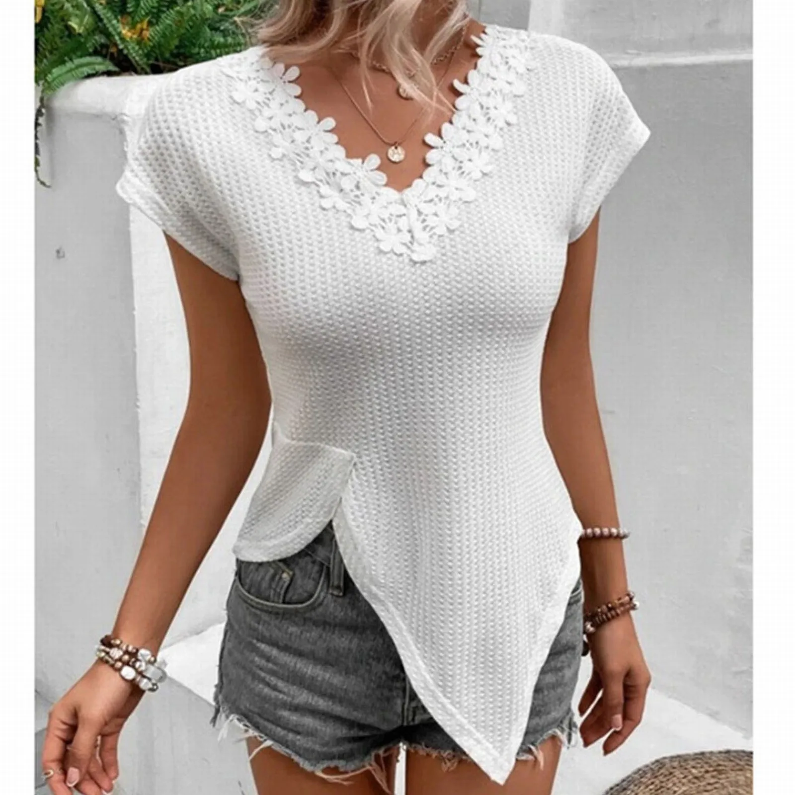 Модная Элегантная блузка Y2k, женская летняя Однотонная рубашка с V-образным вырезом и кружевом, повседневный удобный базовый топ с коротким рукавом
Модная Элегантная блузка Y2k, женская летняя Однотонная рубашка с V-образным вырезом и кружевом, повседневный удобный базовый топ с коротким рукавом