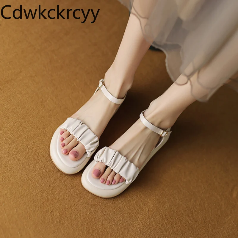 summer New styles fashion Fish beak Exposed toe low-heel women sandals Sweet Simplicity comfortable Buckle student Women sandals
summer New styles fashion Fish beak Exposed toe low-heel women sandals Sweet Simplicity comfortable Buckle student Women sandals