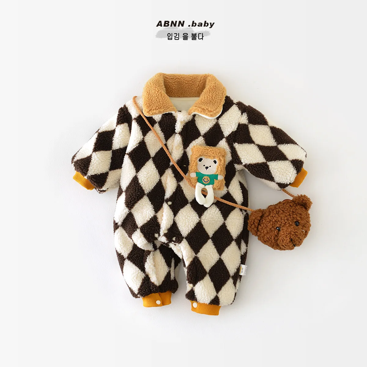 2023 Winter Newborn Boys Bodysuit Lamb Wool Rhombic Cartoon Baby Boys Outwear Rompers Spliced Exterior Warm Infant Boys Onesie
2023 Winter Newborn Boys Bodysuit Lamb Wool Rhombic Cartoon Baby Boys Outwear Rompers Spliced Exterior Warm Infant Boys Onesie