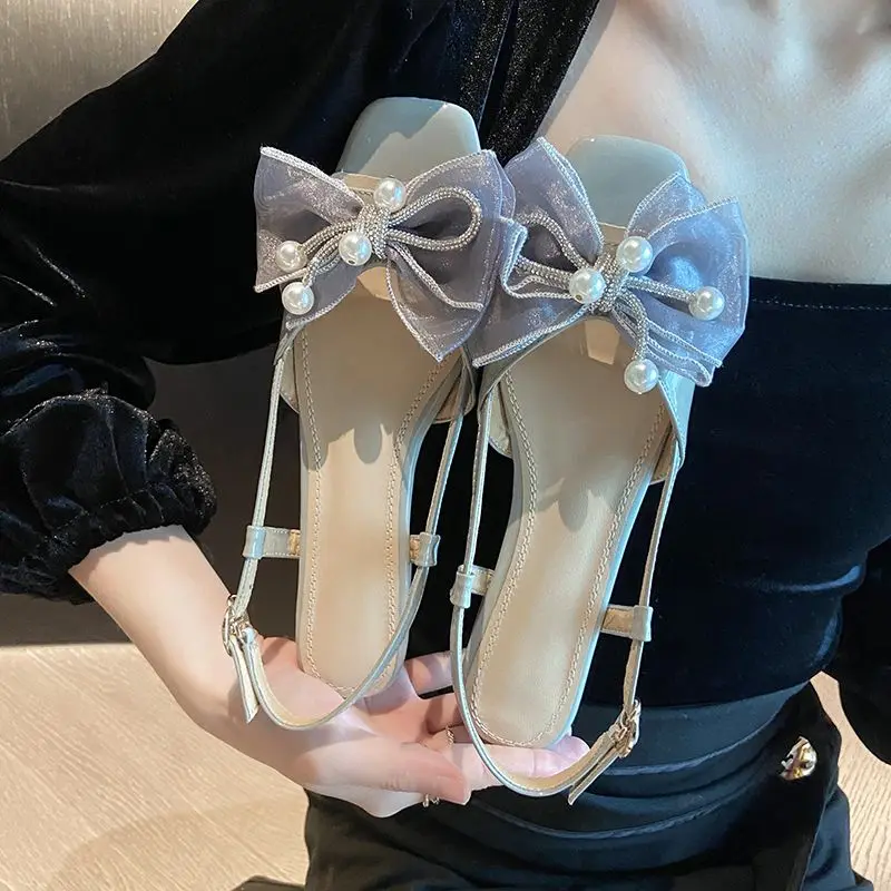 2024 New French Summer Fairy Style Butterfly Knot Open Toe Low Heel Sandals Women's Fashion Lace Pearl Buckle Flat Sandals
2024 New French Summer Fairy Style Butterfly Knot Open Toe Low Heel Sandals Women's Fashion Lace Pearl Buckle Flat Sandals