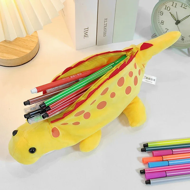 

Плюшевый карандаш с динозаврами, искусственные школьные принадлежности большой емкости, искусственная ручка, пенал, милый канцелярский пенал