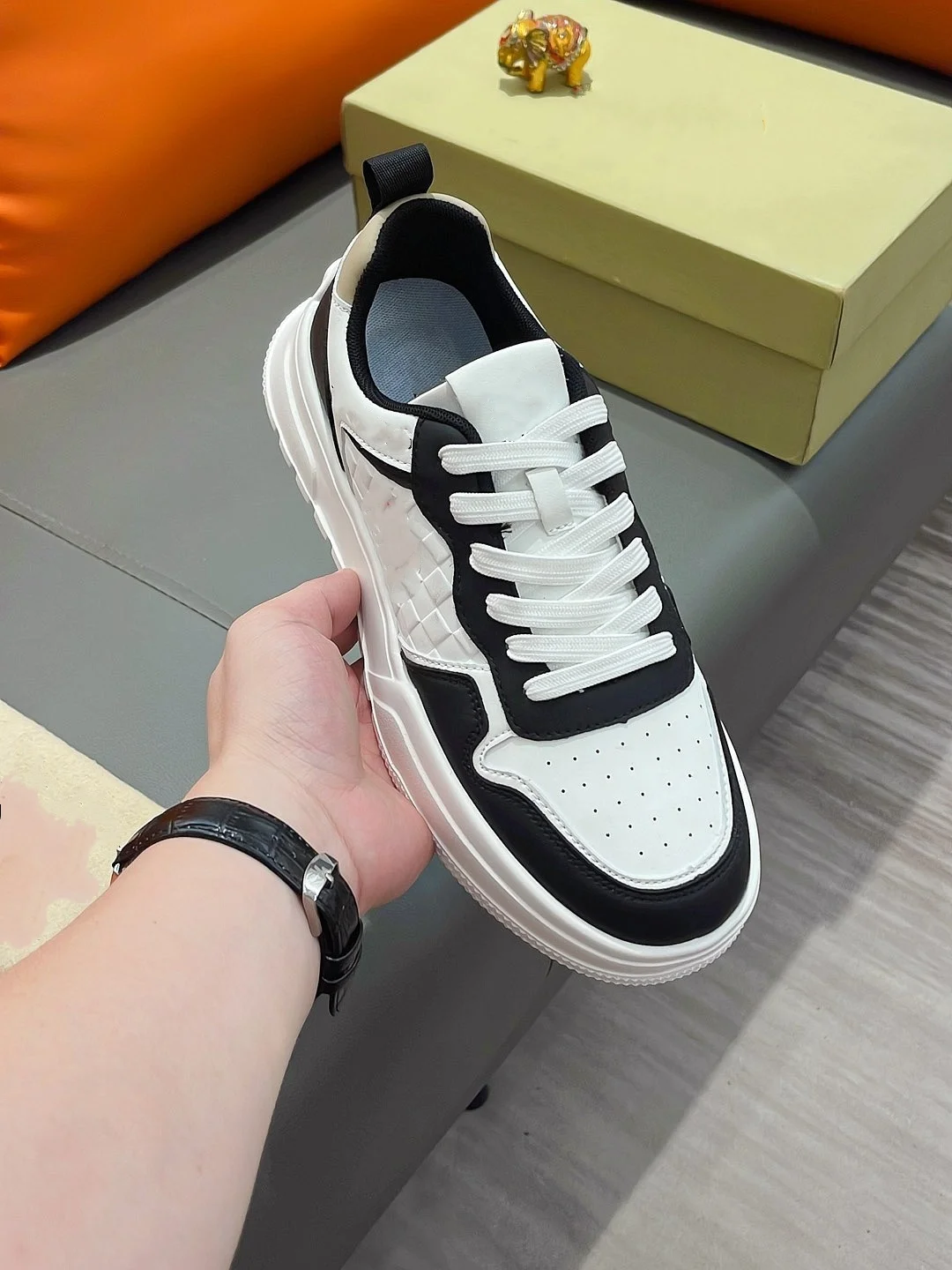 Women's Summer Lightweight Soft Bottom Brand Shoes Luxury Designer Thin Shoes Men's Increased Height Versatile Ins Popular 2024
Women's Summer Lightweight Soft Bottom Brand Shoes Luxury Designer Thin Shoes Men's Increased Height Versatile Ins Popular 2024