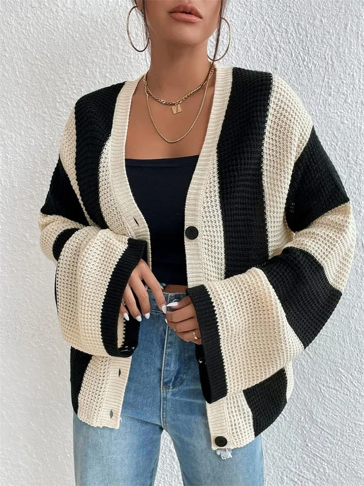 Tossy Hollow Out Contrast Fashion Cardigan Sweater Knitwear Women Loose Long Sleeve High Street Outwear Patchwork Female Coat
Tossy Hollow Out Contrast Fashion Cardigan Sweater Knitwear Women Loose Long Sleeve High Street Outwear Patchwork Female Coat