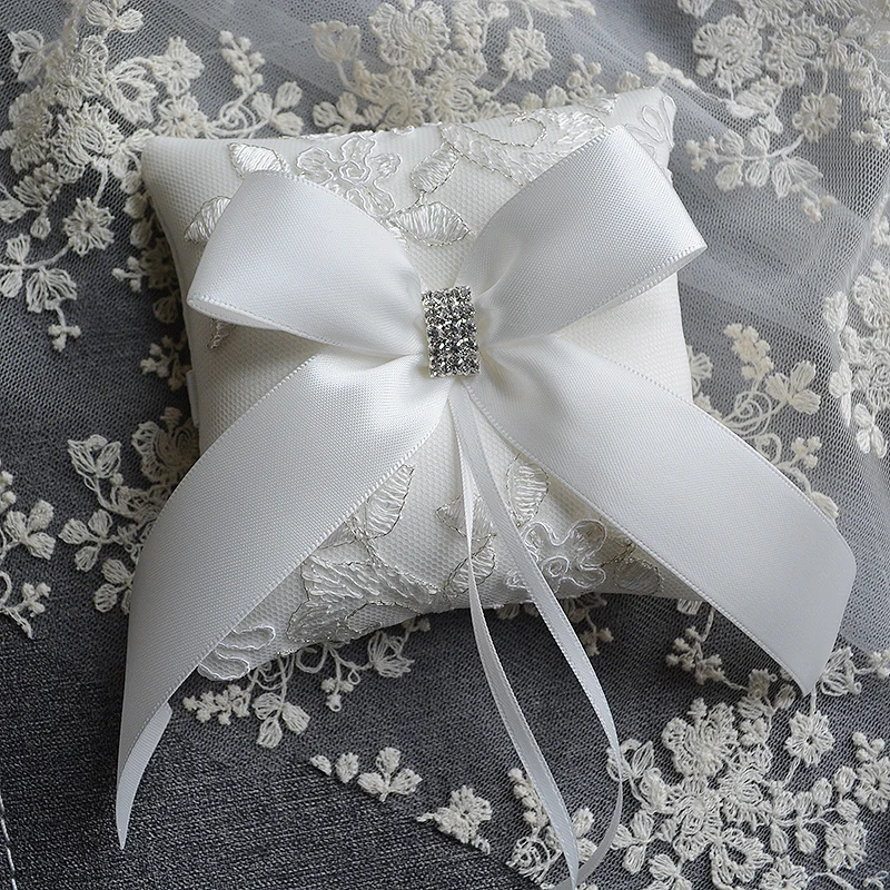 NEW Wedding Ring Pillow High Quality Lace Bow Diamonds Bride Wedding Decoration Pillows Cushion DIY Party Supplies Accessories 
NEW Wedding Ring Pillow High Quality Lace Bow Diamonds Bride Wedding Decoration Pillows Cushion DIY Party Supplies Accessories