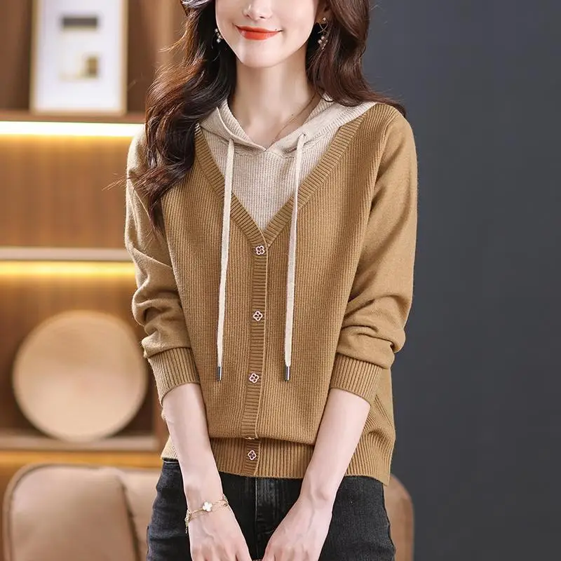 2023 Autumn and Winter Women's Hooded Patchwork Button Drawstring Loose Fashion Casual Elegant Commuter Long Sleeve Sweater
2023 Autumn and Winter Women's Hooded Patchwork Button Drawstring Loose Fashion Casual Elegant Commuter Long Sleeve Sweater