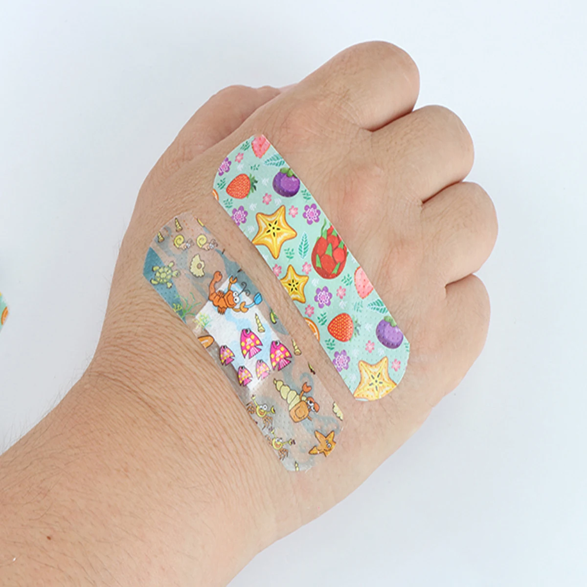 

100pcs/lot Cute Patterned Healing Patches Curved Wound Strips Adhesive Plasters Waterproof Bandages Kids First Aid for Children