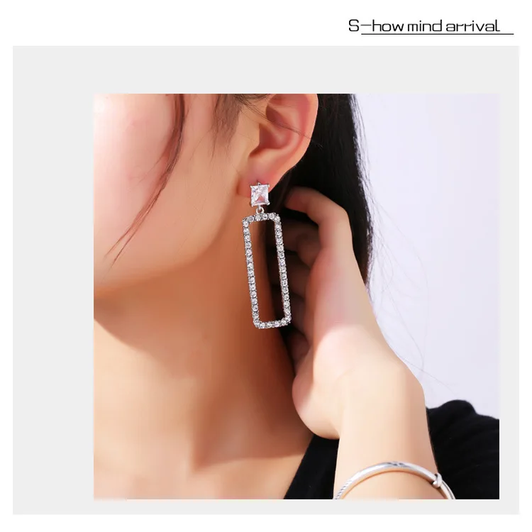 Japanese And Korean Geometric Square Earrings Women Full Super Flash Simple Versatile Earrings Long Temperament Earrings Needle
Japanese And Korean Geometric Square Earrings Women Full Super Flash Simple Versatile Earrings Long Temperament Earrings Needle