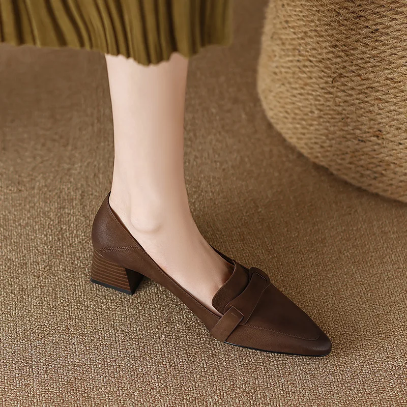 New Spring Women Shoes Genuine Leather Women Loafers Solid Pointed Toe Chunky Heel Shoes Women Casual Retro Pleated Women Pumps
New Spring Women Shoes Genuine Leather Women Loafers Solid Pointed Toe Chunky Heel Shoes Women Casual Retro Pleated Women Pumps