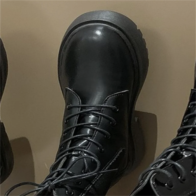 Boots Children 2022 Autumn and Winter New Fashion Net Red Lace Up Casual Round Head College Style Black Fashion Boots Women
Boots Children 2022 Autumn and Winter New Fashion Net Red Lace Up Casual Round Head College Style Black Fashion Boots Women
