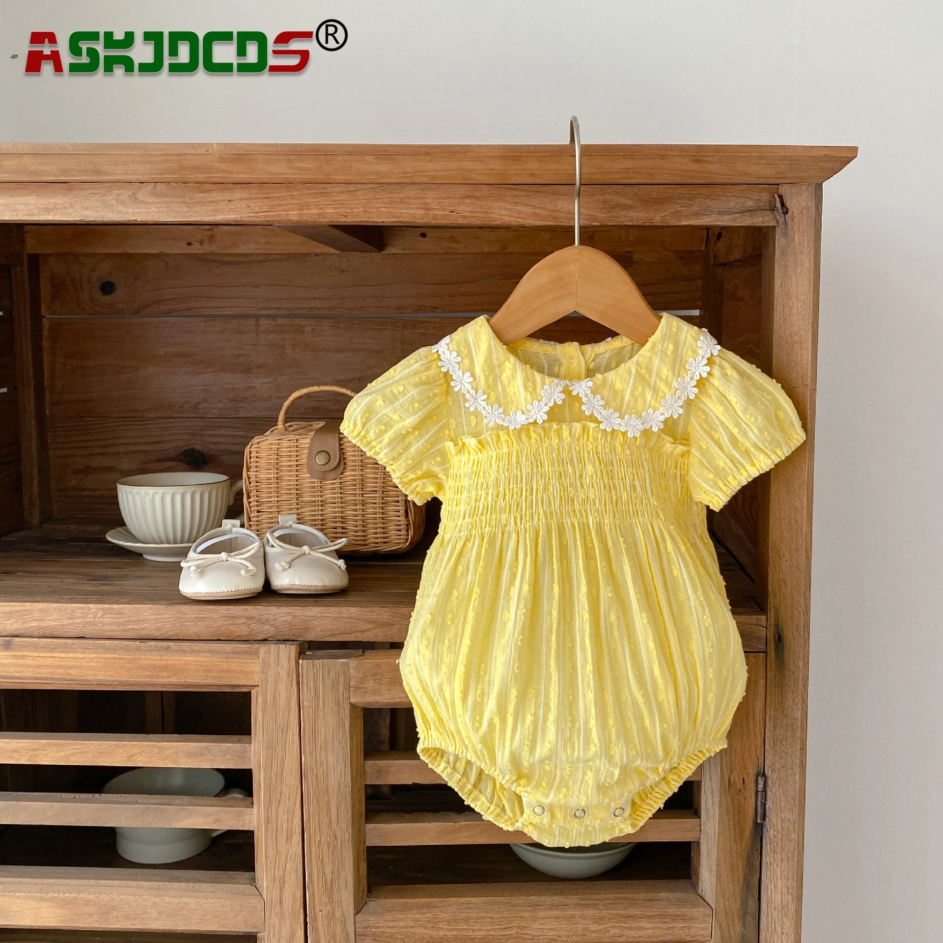 2024 Newborn Summer Baby Girls Lace Pan Collar Pleat Solid Cotton Outwear Infant Kids One-pieces Bodysuits Toddler Clothing 유아복
2024 Newborn Summer Baby Girls Lace Pan Collar Pleat Solid Cotton Outwear Infant Kids One-pieces Bodysuits Toddler Clothing 유아복