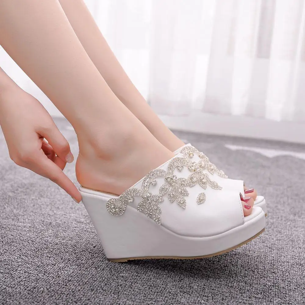Crystal Queen Silver Rhinestone Peep Toe Platform Wedges High Heels Slippers Beach Sandals For Women Wedding Shoes
Crystal Queen Silver Rhinestone Peep Toe Platform Wedges High Heels Slippers Beach Sandals For Women Wedding Shoes