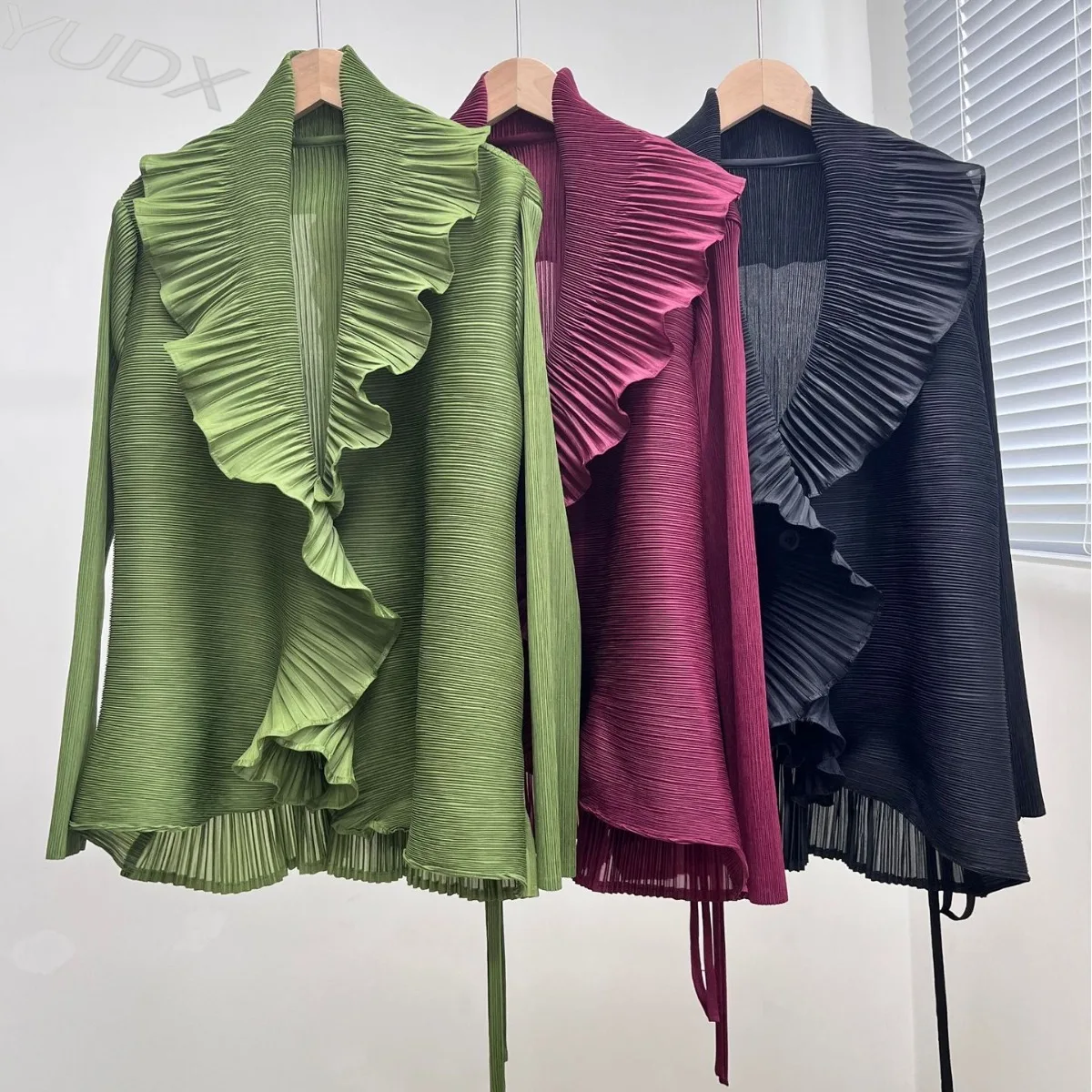 Женская плиссированная короткая куртка Miyake, Универсальный женский однотонный Повседневный Приталенный топ на одной пуговице, весна-лето 2023
Женская плиссированная короткая куртка Miyake, Универсальный женский однотонный Повседневный Приталенный топ на одной пуговице, весна-лето 2023