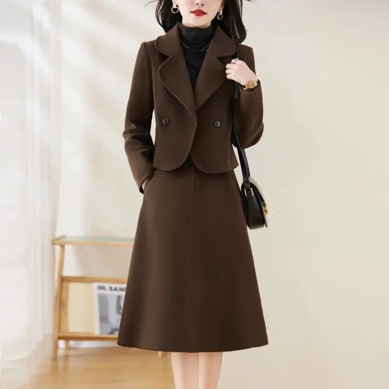 Woolen Two-Piece Set 2023 Autumn and Winter New Style High-End Delicate Elegant Slimming Fashion Suit Half Skirt Set Hot Sale
Woolen Two-Piece Set 2023 Autumn and Winter New Style High-End Delicate Elegant Slimming Fashion Suit Half Skirt Set Hot Sale