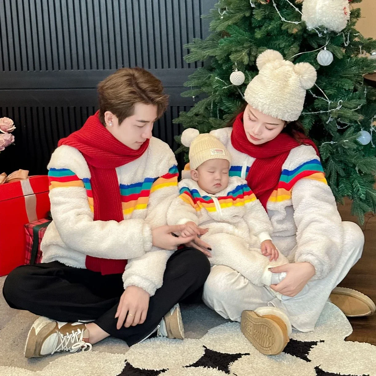 

Family Winter Clothing Mama Daughter Thick Jacket Father Son Warm Coat Mom Baby Clothes Newborn Boys Girls Bodysuits One Piece