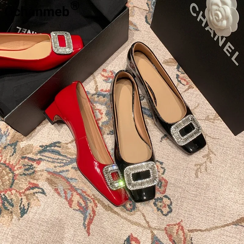 

Женские лакированные туфли Ochanmeb, красные туфли-лодочки из лакированной кожи на среднем каблуке, блестящие туфли с квадратным носком и ремешком с пряжкой, женская обувь для офиса