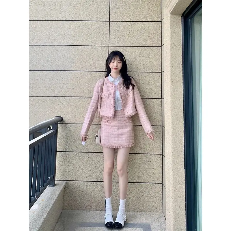 Women's Suit Jacket Skirt Small Fragrant Style Pink Celebrity Autumn 2023 New Slimming Coat A-line Skirt High-end Two-piece Set
Women's Suit Jacket Skirt Small Fragrant Style Pink Celebrity Autumn 2023 New Slimming Coat A-line Skirt High-end Two-piece Set