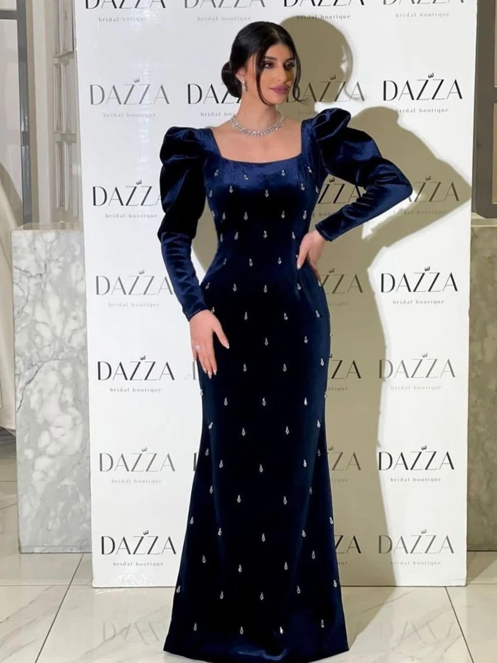 Mirror Dress Elegant Vintage Beaded Crystal Velvet Square Collar Customized Formal Occasion Prom Dress Evening Party Gowns
Mirror Dress Elegant Vintage Beaded Crystal Velvet Square Collar Customized Formal Occasion Prom Dress Evening Party Gowns