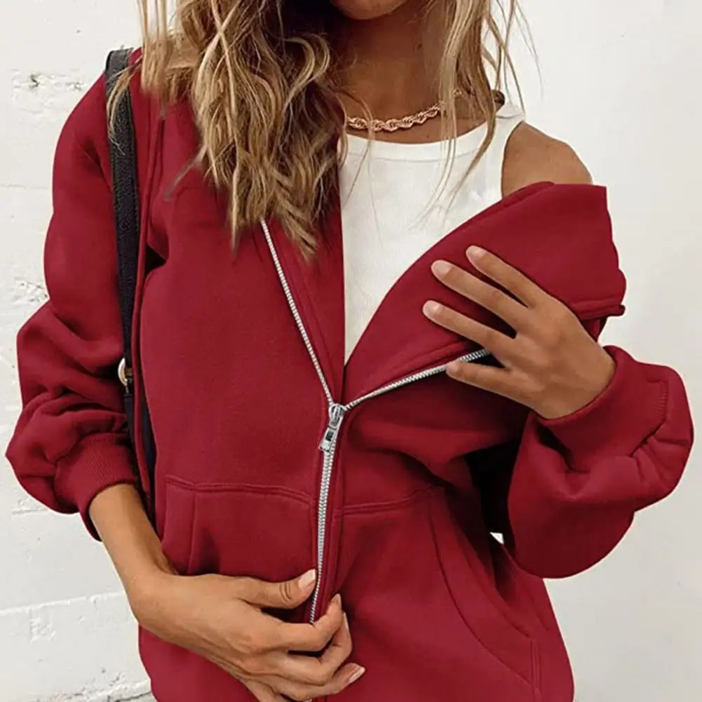 Pair it with casual pants, wide-leg pants, and slim-fit jeans for a simple and stylish look.
Pair it with casual pants, wide-leg pants, and slim-fit jeans for a simple and stylish look.